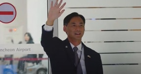 모스 탄 전 대사, 인천공항 통해 입국… '尹 석방' 등 강경 메시지