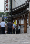 [포토] 중복 더위 속 삼계탕집도 한산