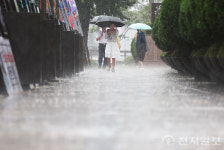 [포토] 쏟아지는 비