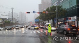 [포토] 폭우로 통제된 의정부 신곡 지하차도