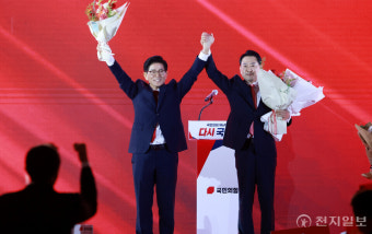 [포토] 장동혁·김문수 결선행 '두 손 번쩍'