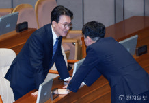 [포토] 김민석 총리-이준석 대표 '무슨 대화?'