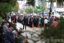 [포토] 추석 연휴 무료 급식소로 모인 어르신들
