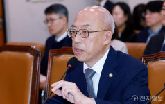 [포토] 조원철 법제처장, 국감 답변