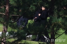 [포토] 고 이건희 선대회장 선영 찾은 이서현 삼성물산 사장