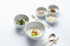 APEC 정상회의 만찬 재현… 롯데호텔, 천년한우 갈비찜·곤달비 비빔밥 맛볼 기회