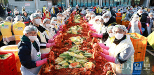 신천지자원봉사단 천안지부, 김장김치 200박스… 월남참전자회 등 전달