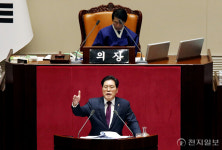 [포토] 국힘 송석준 의원 필리버스터