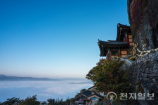 [1분컷] 하늘·바위 사이 천년 수행… 절벽에 매달린 구례 사성암