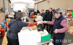 보성녹차골향토시장 북적… 보성사랑상품권이 살린 설 대목 경제