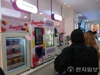 [현장in] CU, 성수에 K-디저트 특화 편의점 1호점 개점… 글로벌 거점 띄웠다