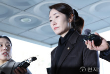[포토] 영장실질심사 출석하는 강선우