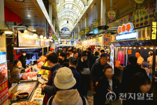 속초관광수산시장, K-관광마켓 1·2기 연속 선정… 글로벌 전통시장 도약
