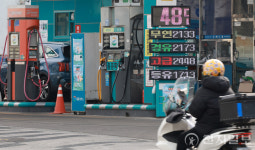 [포토] 중동사태 치솟는 기름값 한산한 주유소