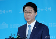 [포토] '국회의장 출사표' 답변하는 조정식 의원