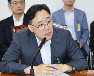 [포토] 답변하는 임춘근 도시기반시설본부장