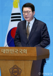 [포토] 신동욱, 김용범 정책실장 사퇴 촉구