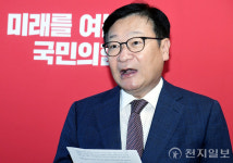 [포토] 강훈식 사의표명 관련 브리핑하는 정점식 원내대표