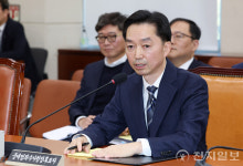 [포토] 김지용 후보자, 의원질의 답변