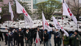 “MBC 지켜내자” 800여 조합원 ‘띠 잇기’