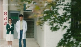 오월의 청춘, 80년 광주 위에 쌓은 레트로 멜로