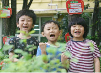 남산위의 저 소나무 불어라 솔바람!