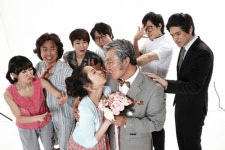 40살 연상커플의 사랑?… 코믹 연극 ‘너와 함께라면’ 오픈