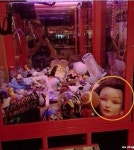 가장 무서운 인형 인형뽑기 기계 속 섬뜩한 이것은 대체 무엇?