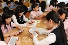 예스24, 서울 숭인중학교에 크레마 터치 제공