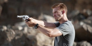 아담 윈가드 감독의 신작 