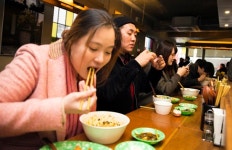 [1인 문화시대] 혼밥이 낭만이라고 말하는 당신에게