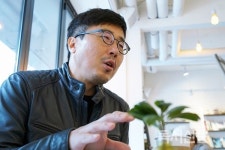 [인터뷰] 김봉석 작가 순간을 즐길 줄 안다면 어떻게든 살아갈 수 있습니다