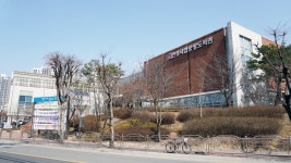 꽃을 심듯 책을 배달합니다 안성시 도서관 공정자 과장을 만나다