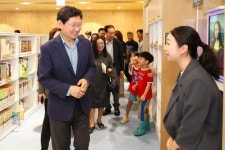 용인특례시, 도시 속, 지식의 숲 동천도서관 개관...지식과 쉼, 힐링 공간으로 꾸며