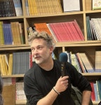 환경·난민 문제 담는 세계적 작가 바루 AI 만연해도 책은 고귀한 것