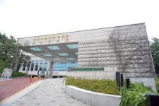 이명옥 수원선경도서관장 북촌에 정독이 있다면, 수원엔 선경도서관이 있죠