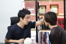 허뤼업체형교정전문 | 휜코 교정, 원인 찾아 근본적 교정 시행해야