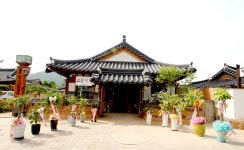 여름철 별미 냉면과 치킨의 만남! 전주 한옥마을 먹거리 맛집 메밀방앗간