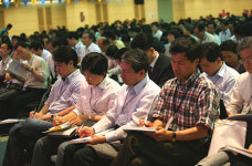 2천8백 목장에서 뛰노는 2만5천여 성도들