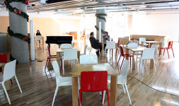 커피향에 멈춰섰던… 그곳은 카페였고 교회였다