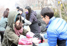 왕성교회 청년들, 지역주민들에 사랑의 연탄 나눔