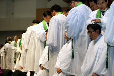 ‘안수 무효’된 황형택 목사, 이제 전도사인가