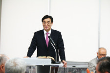 척추·관절분야 ‘원스톱 케어’… 참포도나무병원 개원예배