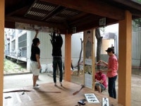 인덕대 학생들, 노원구 산책로 정자 재단장 위해 구슬땀