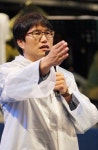 빗속에서도 자신과 민족 위해 기도한 5만 청소년들