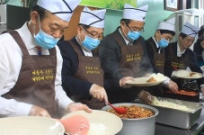 신생교회 ‘해돋는마을’, 추석맞이 노숙인 섬김 행사