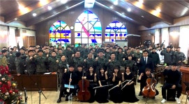 국군구리병원 병사부터 장교까지 함께한 성탄 위문 공연
