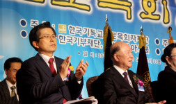 “모세처럼 기도의 손을 드는 원로목회자 되어 주길”