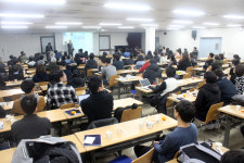 장신대서 동시에 열린 ‘상반된’ 동성애 강연