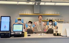 개그맨 김원효 씨, 이천시니어클럽 카페 행복하이 방문